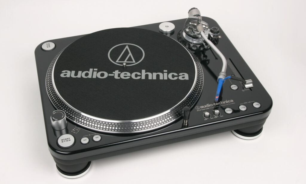 Audio Technica LP1240USB: Kommt dem Vorbild von Technics qualitativ sehr nah.