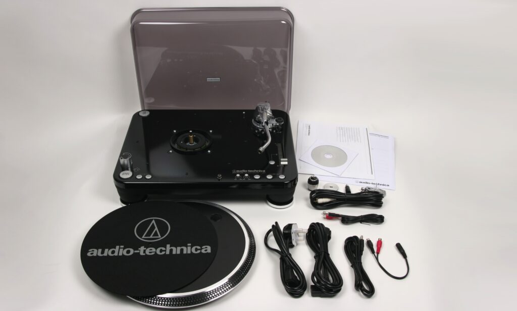 Text: Audio Technica LP1240USB: Der Lieferumfang des Gerätes