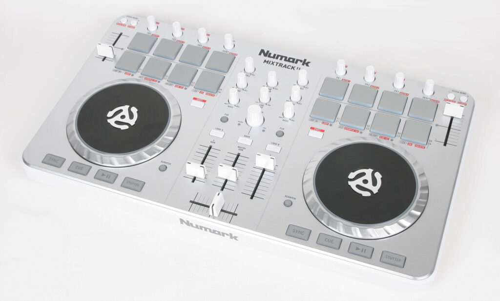 Numark Mixtrack II: Ein qualitativ hochwertiger DJ-MIDI-Controller mit gutem Preis-Leistungs-Verhältnis.