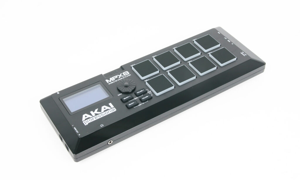 Akai MPX8: Für DJs und Performer elektronsicher Musik gleichermaßen gut geeignet.