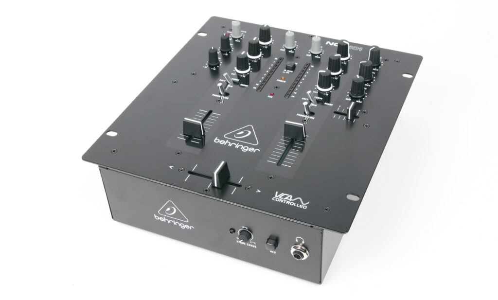 Behringer NOX101: DJ-Battle-Mixer.