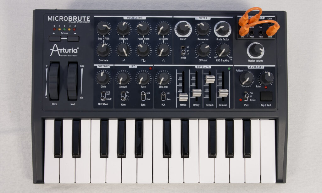 Der MicroBrute hat nur einen VCO, aber trotzdem jede Menge klangliche Möglichkeiten