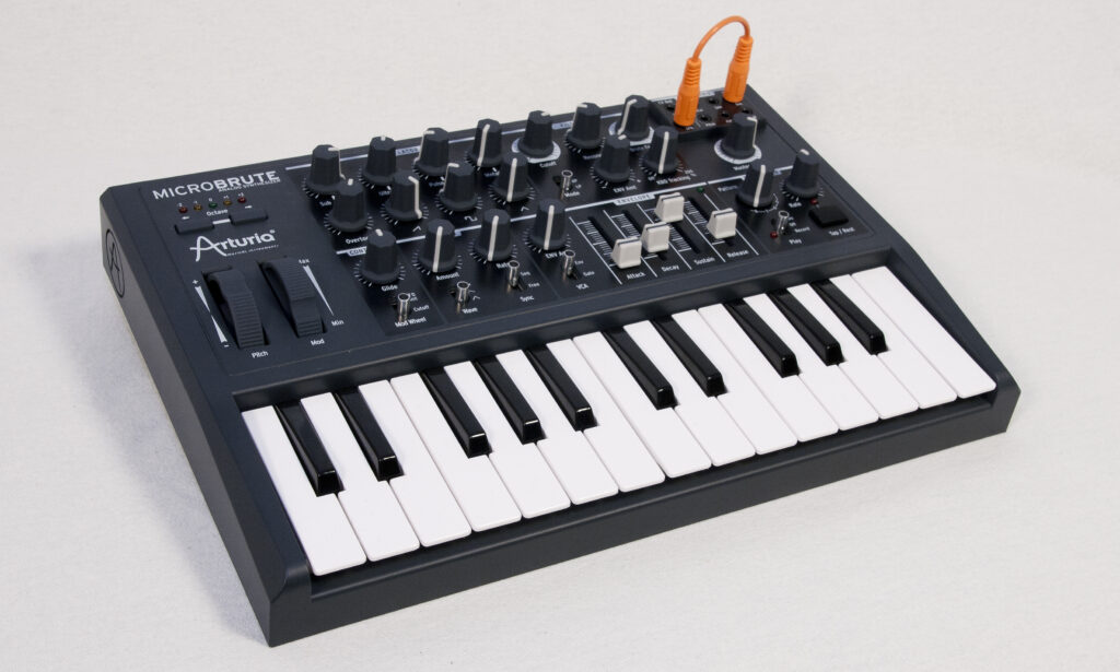 Angriff der Analogzwerge: Der Arturia MicroBrute ist ganz vorne mit dabei