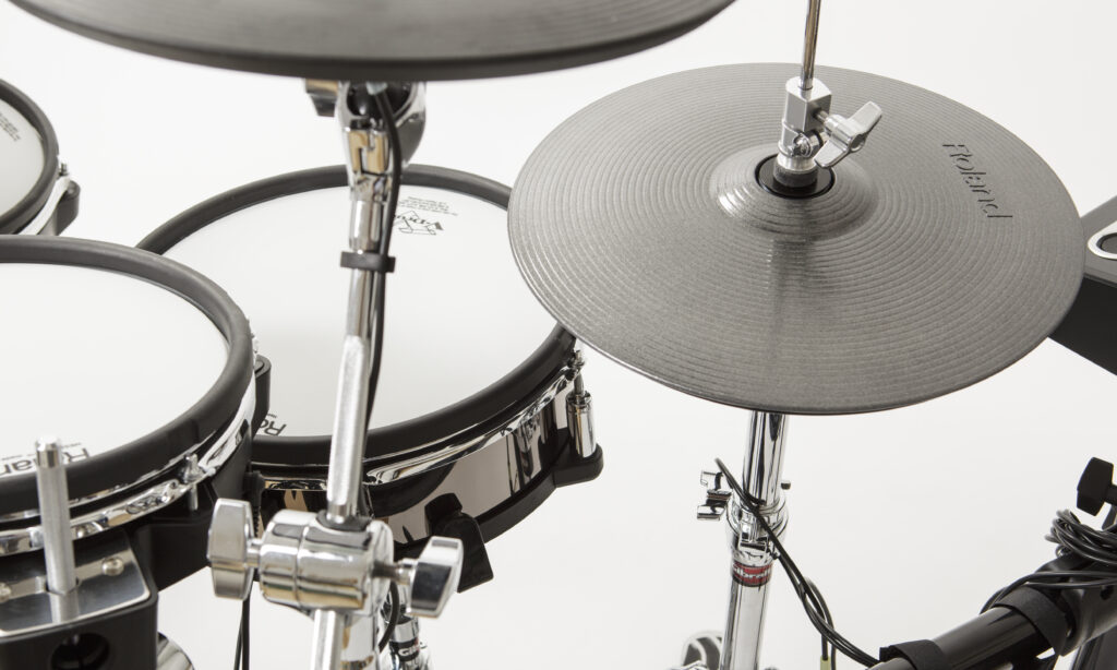 Die VH-13 Hihat kann fixiert werden und das PD-128S-BC Snare-Pad kann mit Trigger-Ansprache auf der gesamten Spielfläche überzeugen.