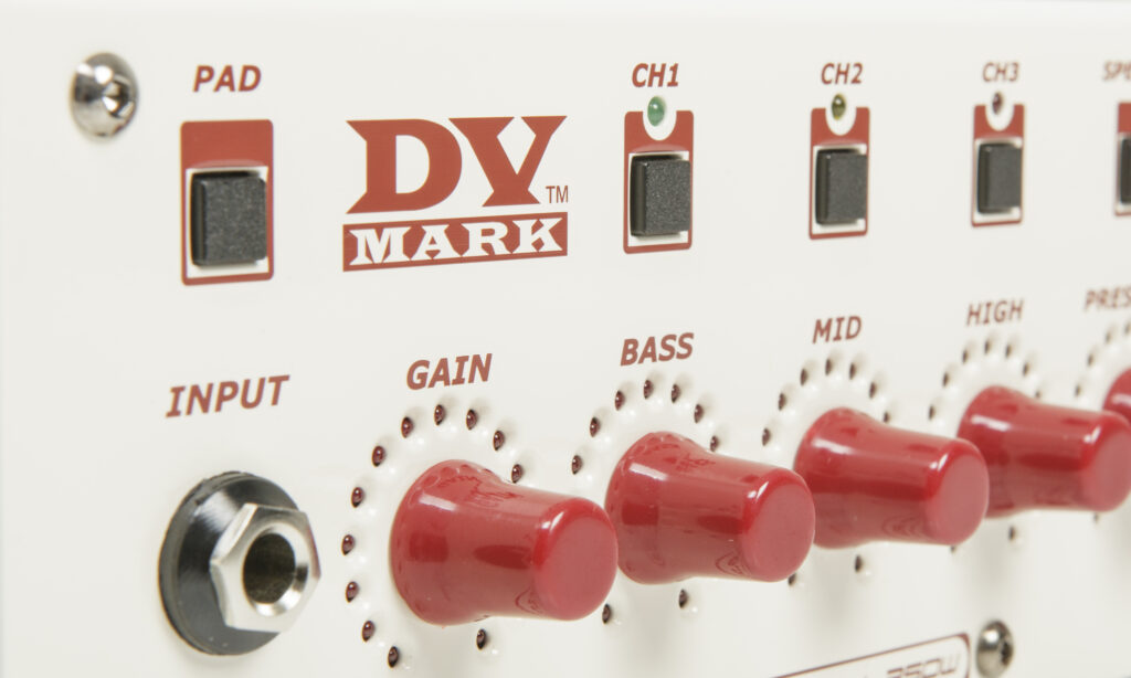 Leider ohne Stereo-Effektloop: DV Mark Multiamp