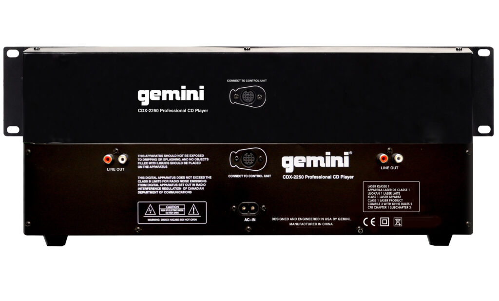 Gemini CDX-2250: Über ein 13-poliges Kabel werden das Hauptgerät und die Remote-Einheit verbunden.