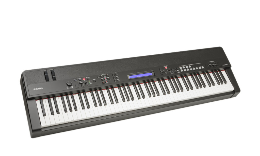 Das Yamaha CP40 STAGE tritt in der Stagepiano-Mittelklasse an