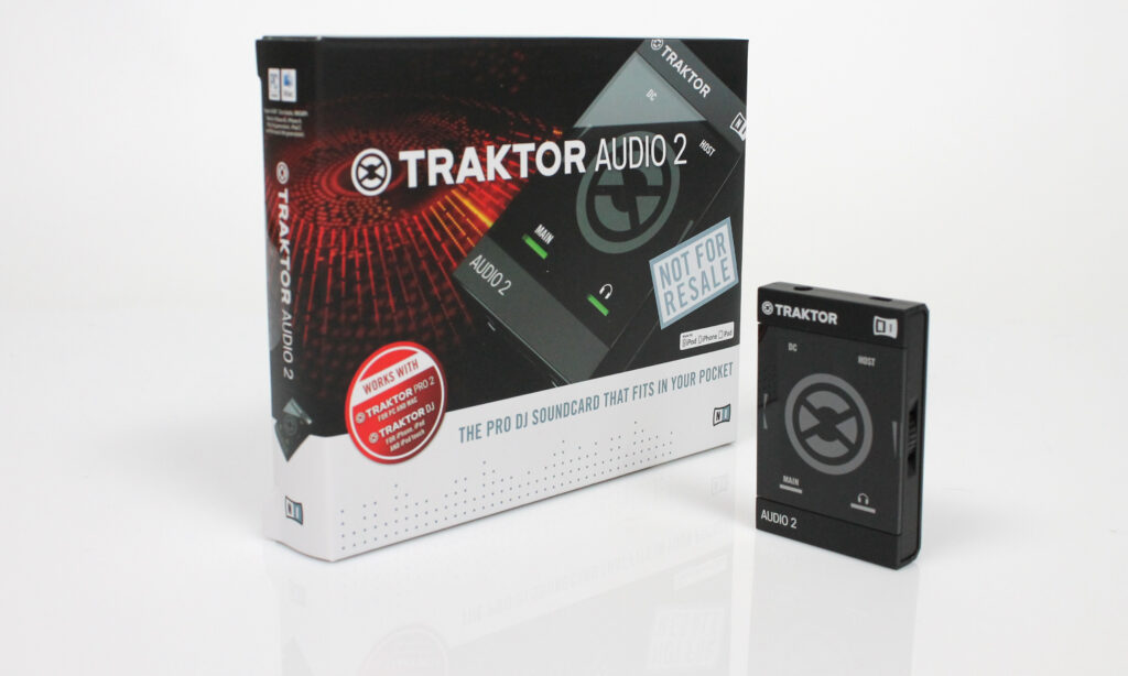 Native Instruments Traktor Audio 2 MK2: Kompaktes USB-Audiointerface für DJs