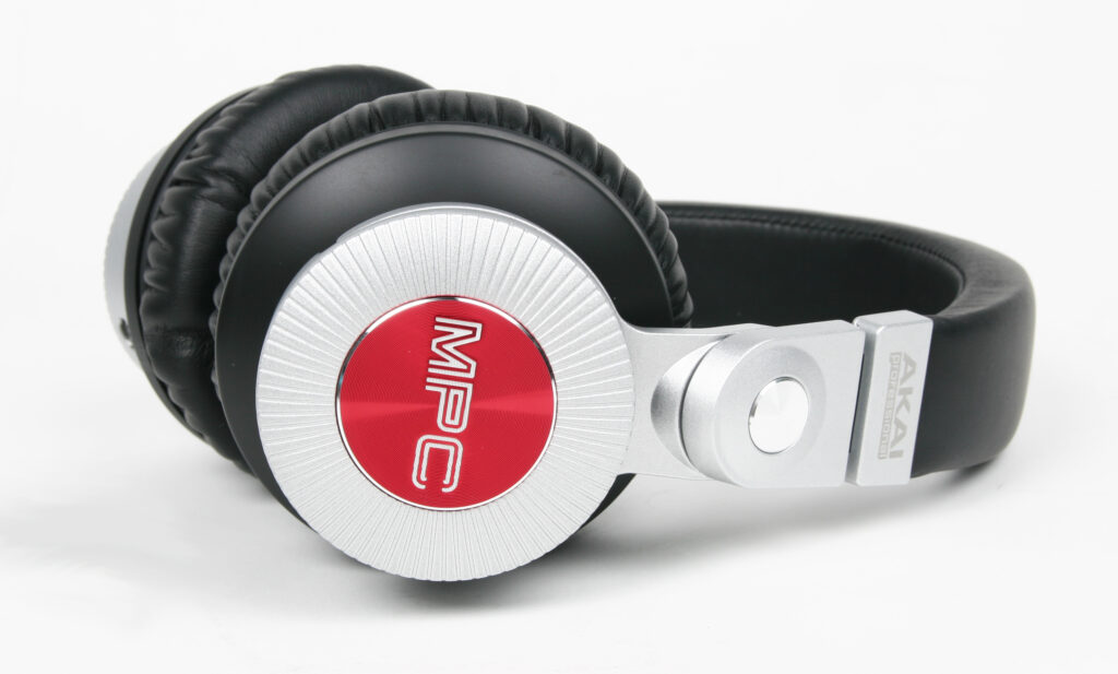 Akai_MPC_Headphones_07