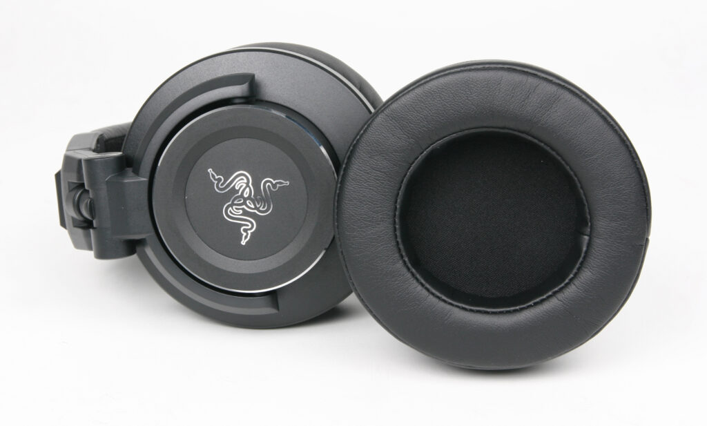 Razer Adaro DJ: Die Drehgelenke der Ohrmuscheln sorgen für eine optimale Anpassung an die jeweilige Kopfform