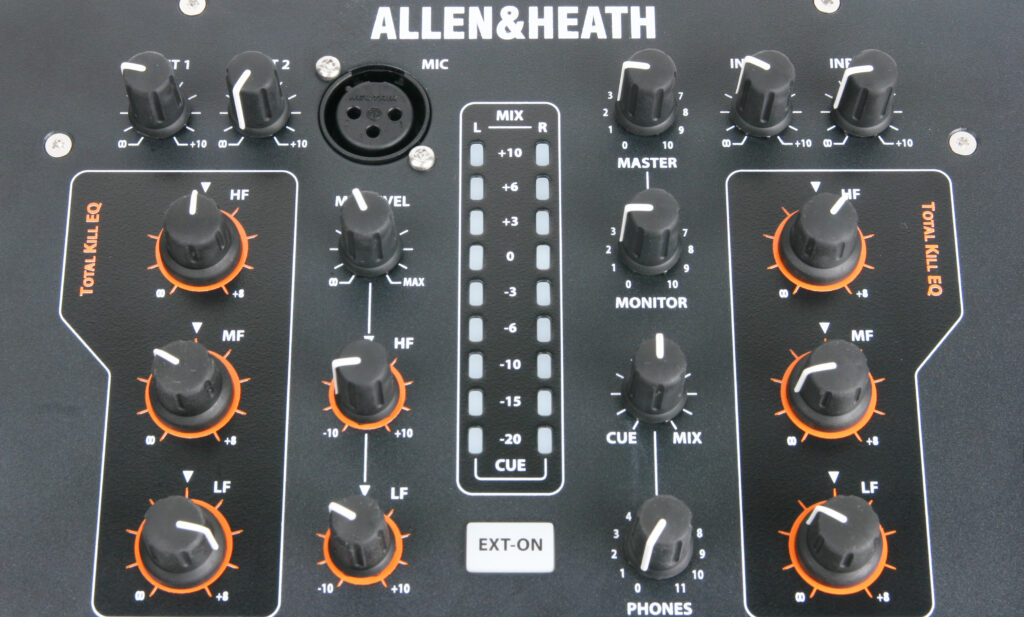 Allen & Heath Xone 23C: Master- und Monitor-Ausgang sind separat regelbar