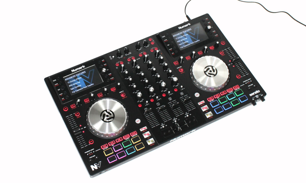 Numark NV MIDI-Controller mit Vollfarb-Deck-Displays für Serato DJ