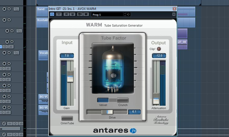 Das Plug-In Antares Warm bildet den Klangeinfluss einer Röhrenschaltung auf das Audiosignal nach.