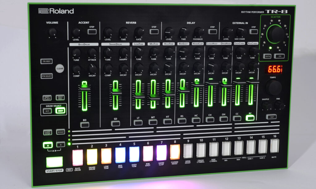 Roland_Aira_TR-8_7x7_01_AUFMACHER