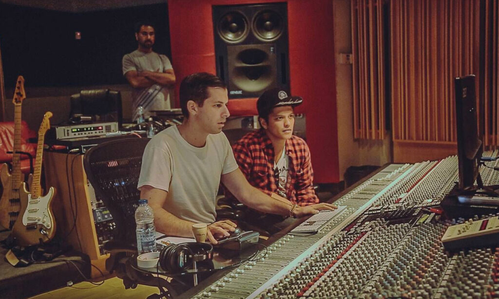 Im Studio mit Bruno Mars: Uptown Funk! (Foto: © Sony Music)