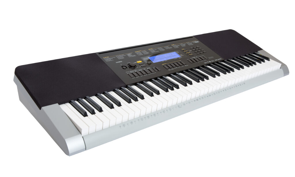 Das Casio WK-240 ist ein günstiges Portable Keyboard mit 76 Tasten