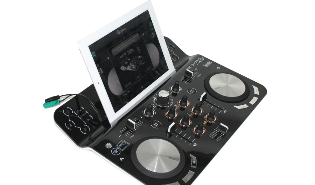 Hercules DJControlWave samt "Partner"-iPad