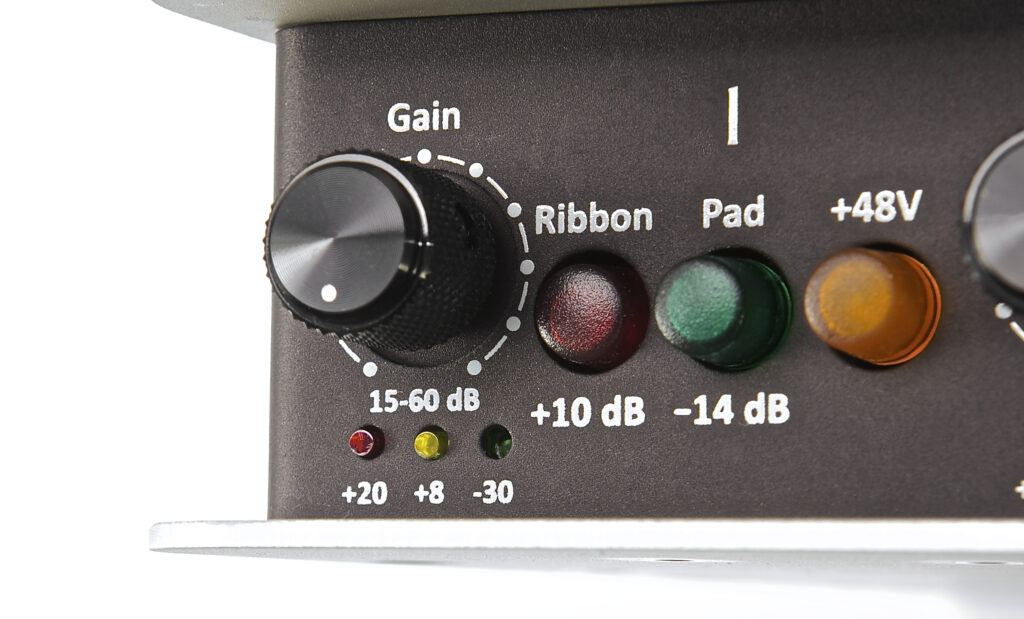 Gain-Regler samt Pad- und Ribbon-Taster des HV-32P