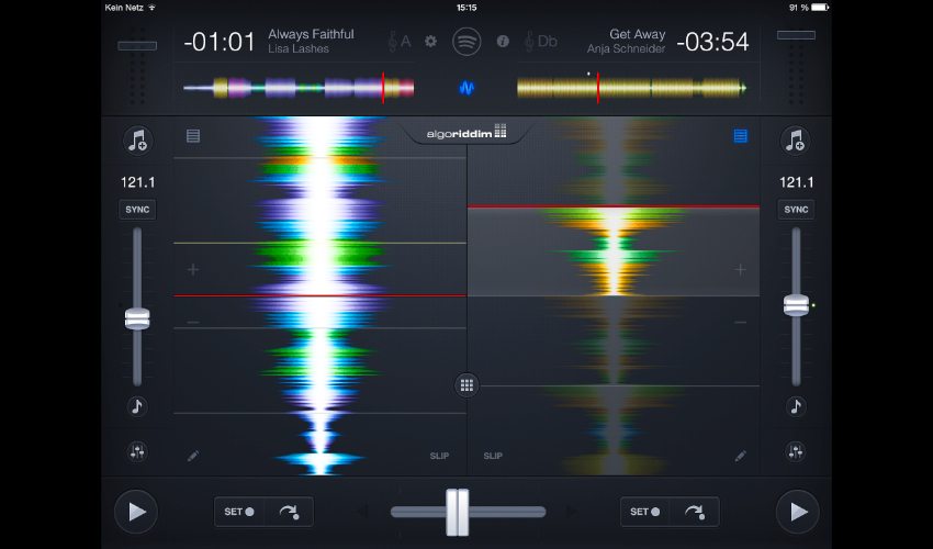 Djay 2 bietet eine Wellenformansicht mit Beatgrid und Slicer.