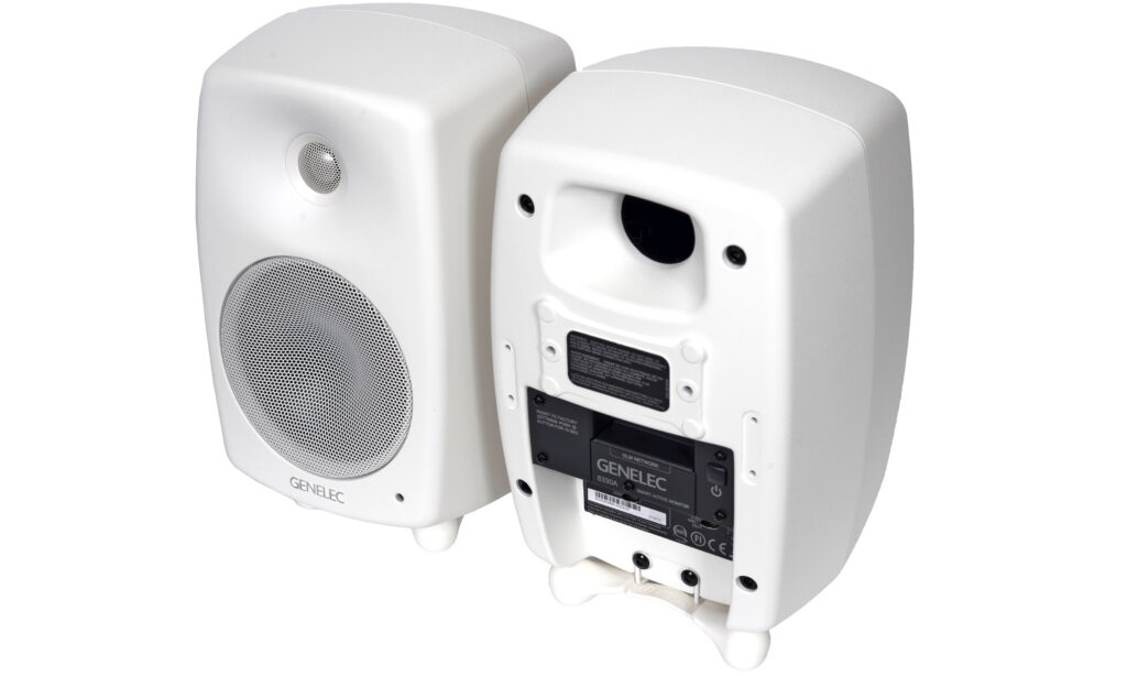 Wurden erst einmal analog angeschlossen und "flat" gehört: 8330 von Genelec.