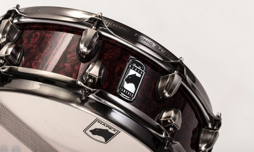 In allen Tonlagen schnarrt sie wie ein Kätzchen – die Mapex Black Panther Versatus Snare