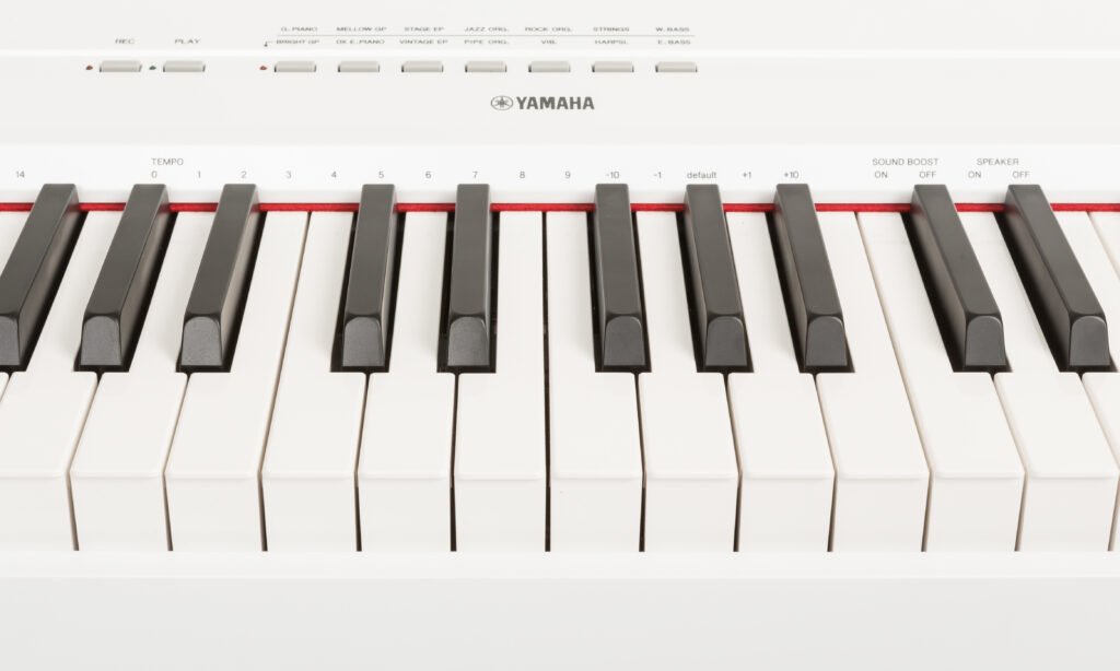 Die graduiert gewichtete Tastatur des Yamaha P-115 spielt sich sehr gut