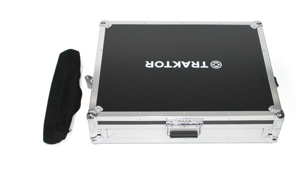 Traktor Kontrol S8 Flight Case mit Kabeltasche