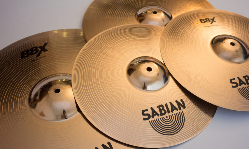 Das Sabian B8X Performance Set versorgt ambitionierte Trommler für wenig Geld mit viel Sound.