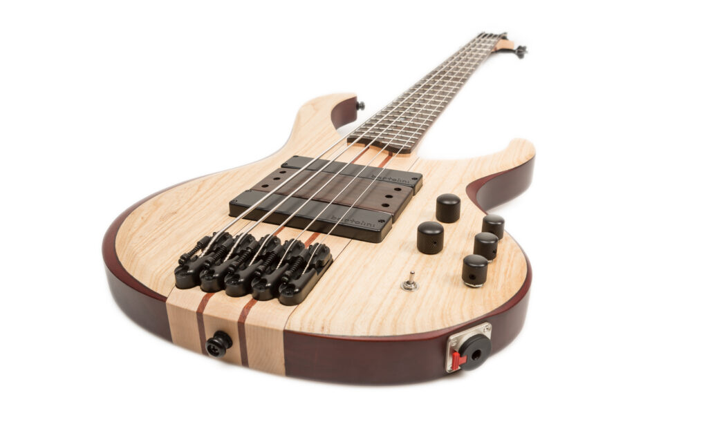 In der Ibanez-Bassworkshop-Serie überlässt man nichts dem Zufall: bei diesem super modernen E-Bass stimmt alles!