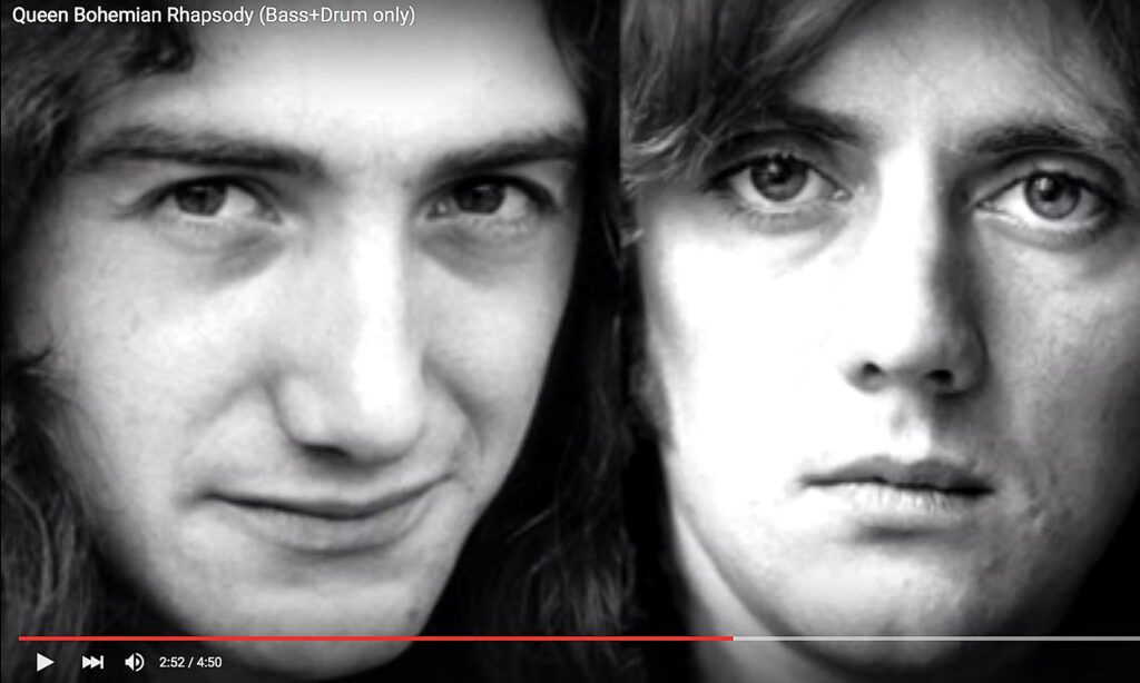 John Deacon und Roger Taylor im Screenshot des Videos zum Isolated Bass Track von „Bohemian Rhapsody“. Den Link zum YouTube-Clip findet ihr weiter unten.