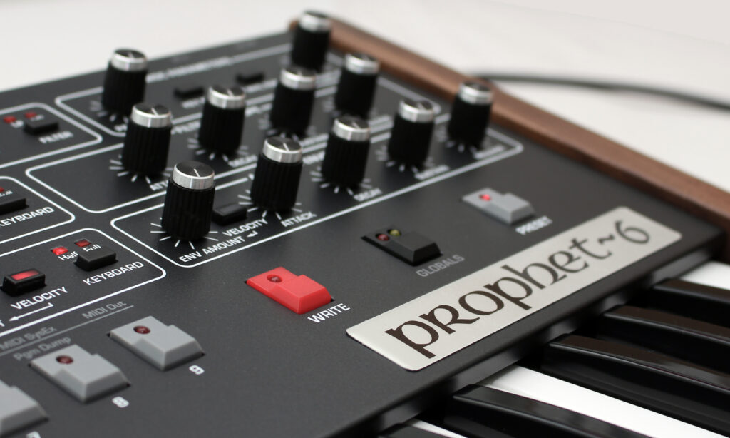 Absolutes Highlight im August: der Dave Smith Instruments Sequential Prophet-6!