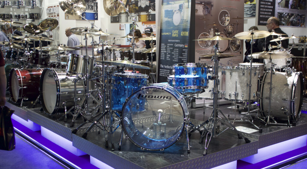 Auch 2015 waren "Bonhams Spielzeuge", wie ein Stainless Steel oder ein Vistalite Kit, auf dem Ludwig Stand zu sehen.