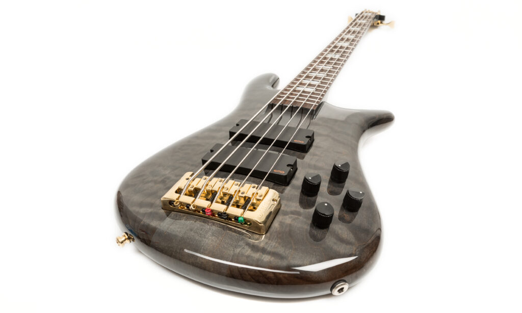 Im Test zeigte sich der Spector-Bass sehr vielseitig