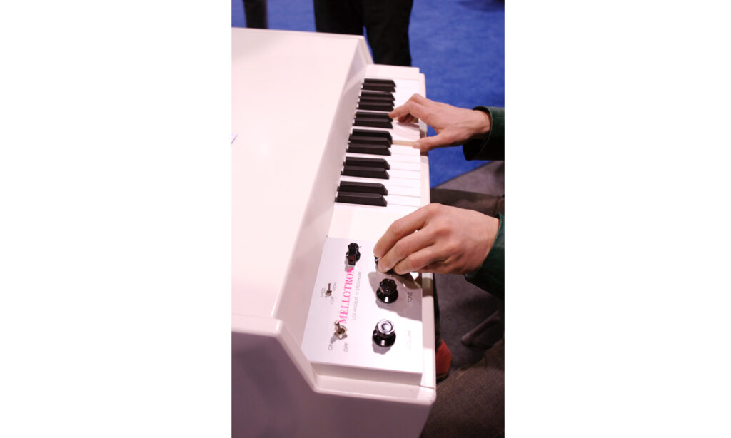 Ein Mellotron (Bild: Buzz Andersen, lizenziert unter CC BY-SA 2.0)