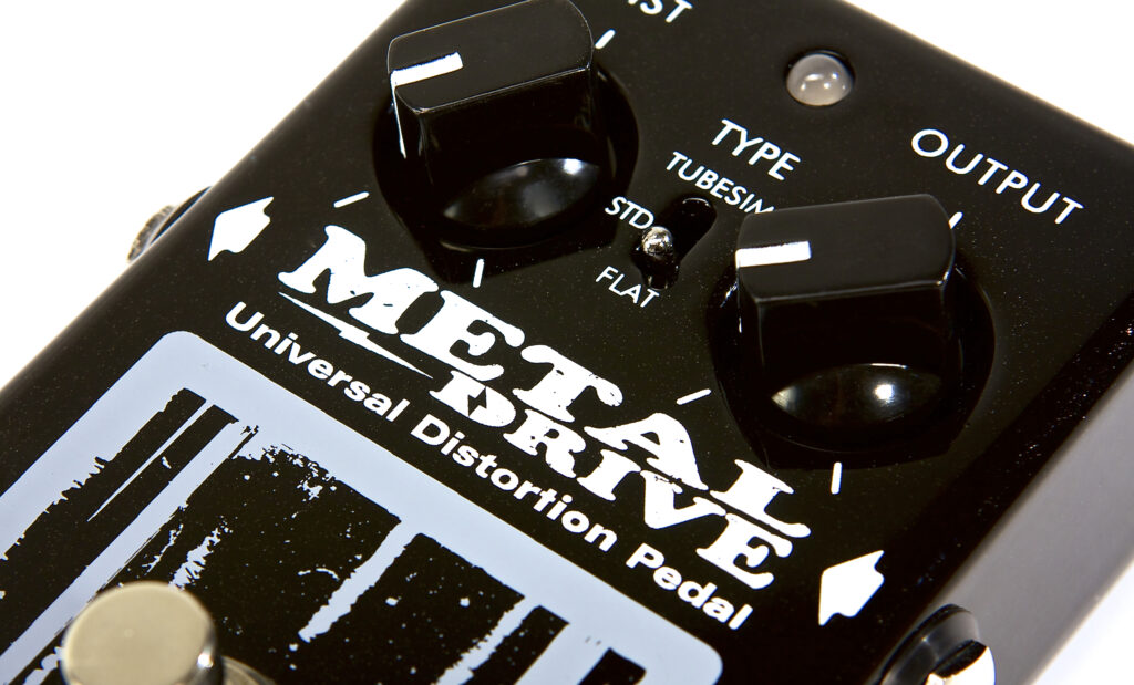 Gelungener Look und brauchbare Brutalo-Sounds mit hohem Praxiswert: das EBS Metal Drive-Pedal trifft bei seiner Zielgruppe garantiert ins Schwarze!