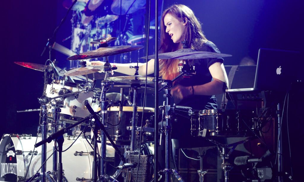 Anika in Action beim Meinl Drumfestival 2015 / Bild: © Christoph Behm