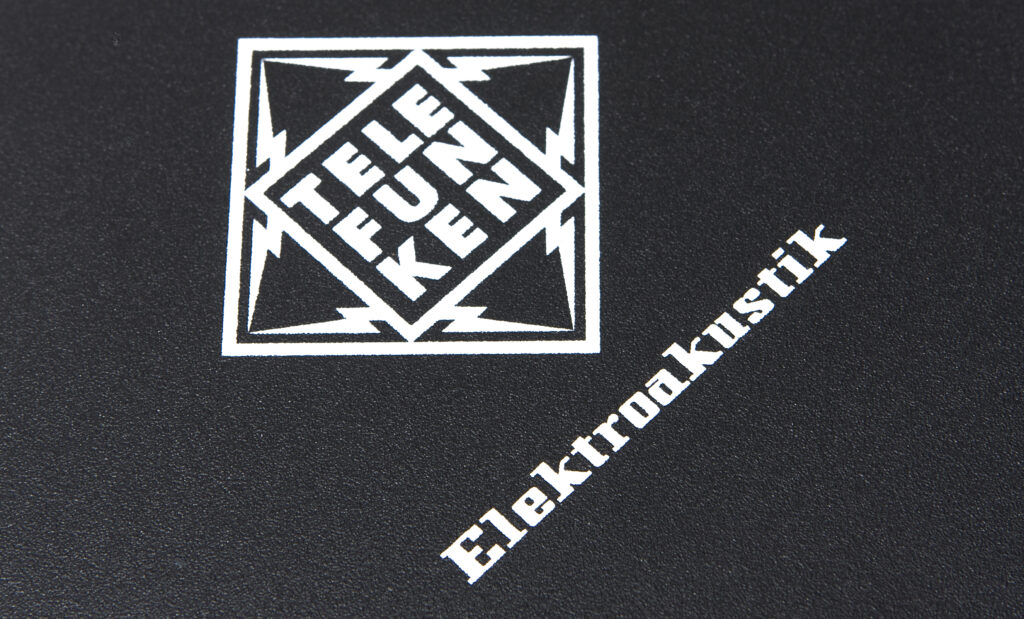 Telefunken-Logo auf dem Netzteil
