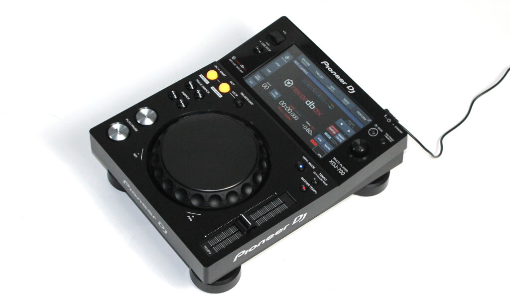 23_Pioneer_XDJ-700