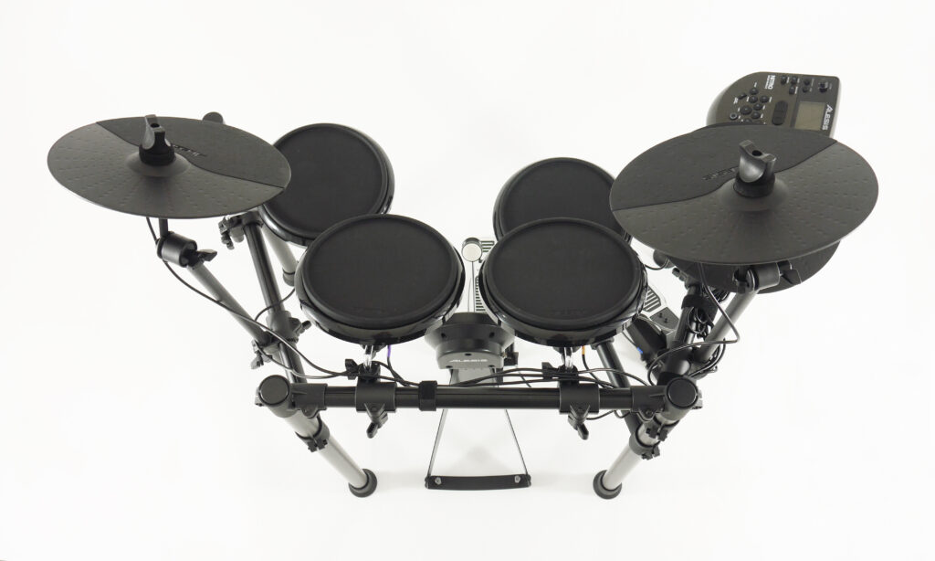 Das Alesis Nitro E-Drumset aus der Vogelperspektive.