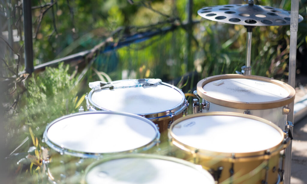 Während der Produktion kamen verschiedenste Snares zum Einsatz. Für spezielle Sounds sorgen die Sabian Sick Hats. Bild © Axel Müller