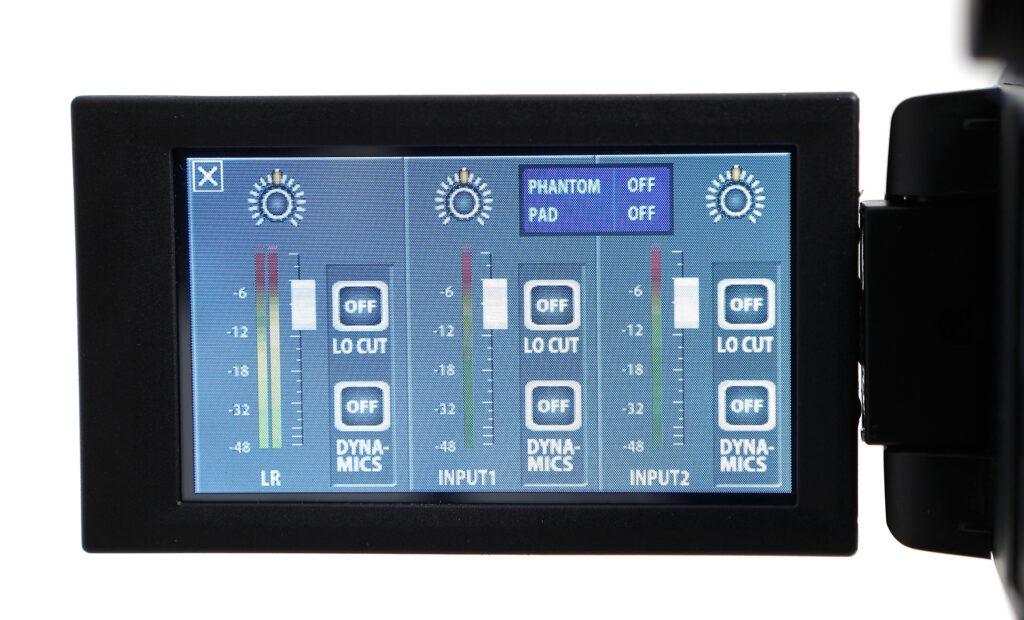 Das Touch-Display des Q8 zeigt die aktuelle Einstellungen der internen oder externen Mikrofone.