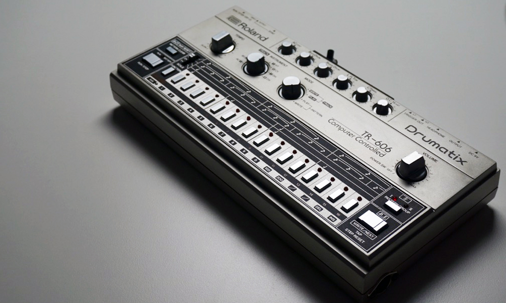 Roland TR-606 Drumatix Vintage Drum Machine: Schrägansicht