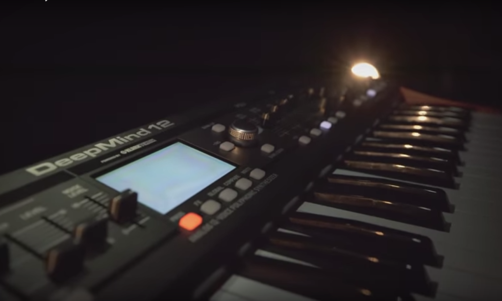 Der Behringer DeepMind 12 hält die Synthesizerwelt in Atem (Bild: YouTube / BEHRINGER)