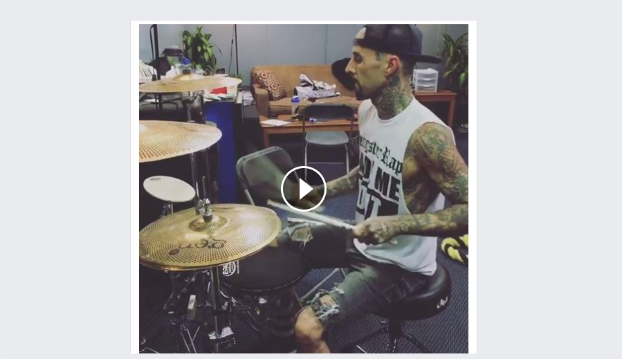 Bild: Screenshot Video (facebook.com/travisbarkerofficial) Video unten verlinkt