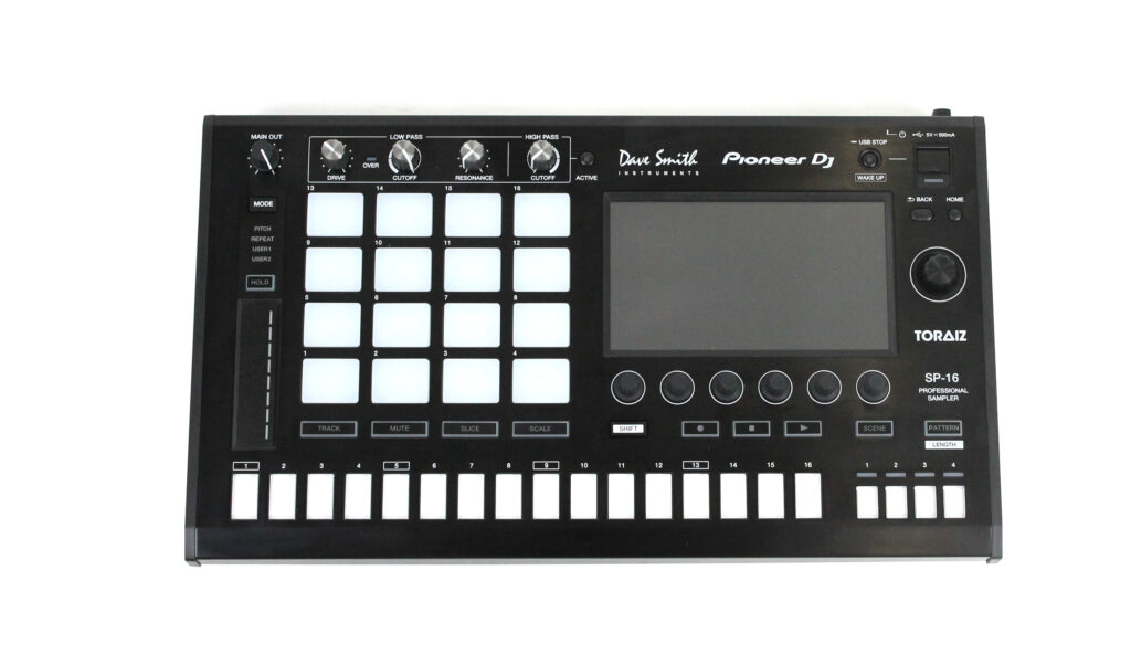 Der Toraiz SP-16 hat auch einen Roland-mäßigen Step-Sequencer an Bord.