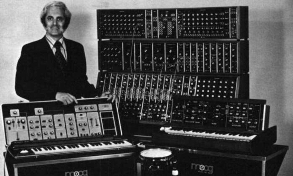 Robert Moog (Bild: By Finnianhughes101 (Own work) [Public domain], via Wikimedia Commons)