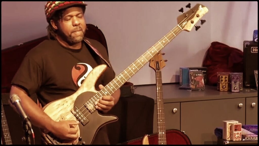 Victor Wooten beim "5. Thomann Bass Day" mit seinem neuen Signature-Bass