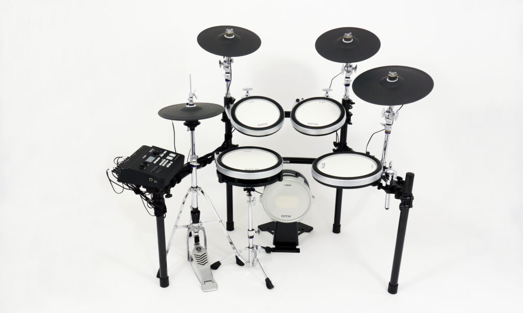 Das Yamaha DTX760K ist ein ausgewachsenes und robustes E-Drum Set.