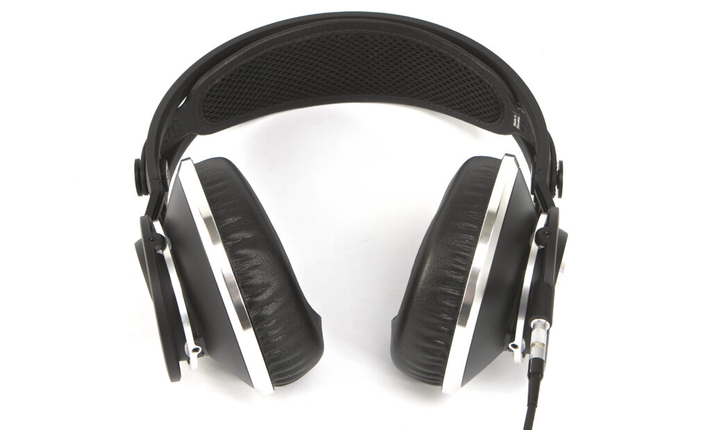 AKG_K872_Reference_Headphones_B16_Ansicht_frontal