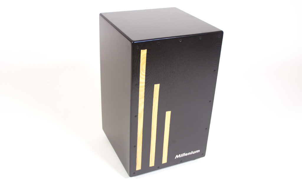 Die Blackbox von Millenium ist ein solides Instrument zum unschlagbar günstigen Preis.